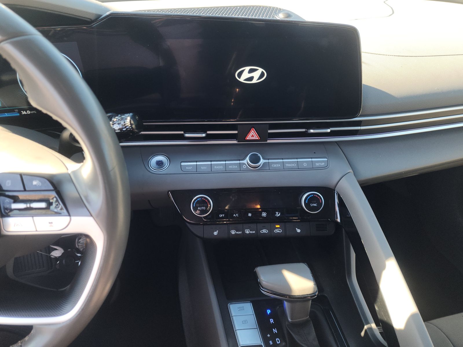 2024 Hyundai Elantra SEL FWD