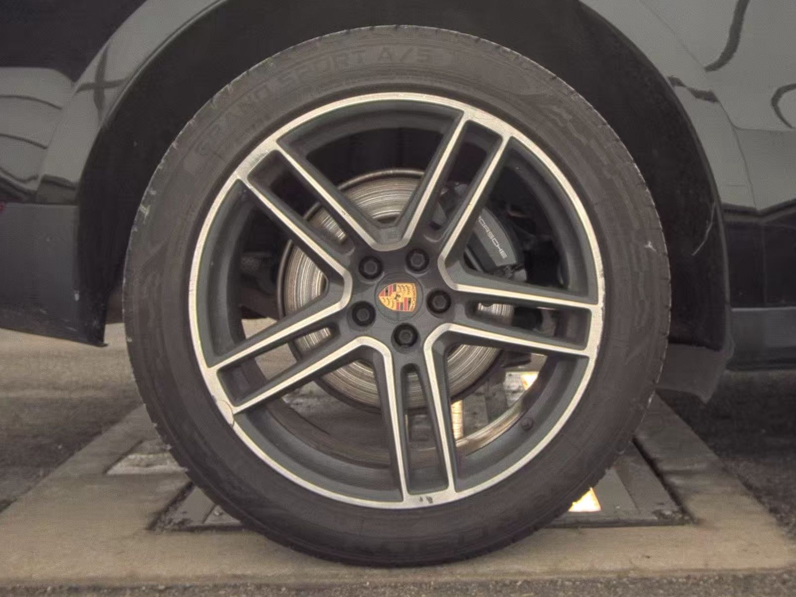 2021 Porsche Macan Base AWD