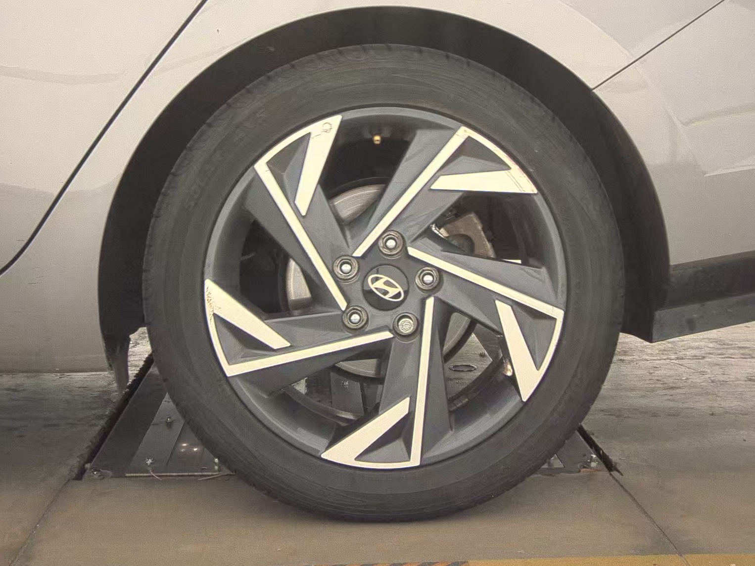 2024 Hyundai Elantra SEL FWD