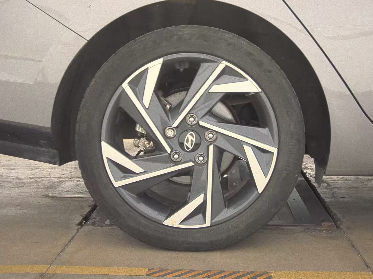 2024 Hyundai Elantra SEL FWD