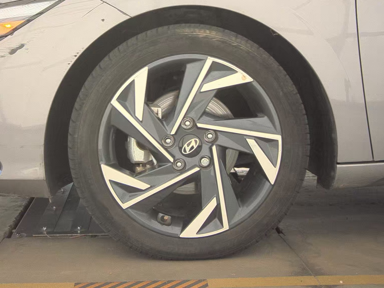 2024 Hyundai Elantra SEL FWD