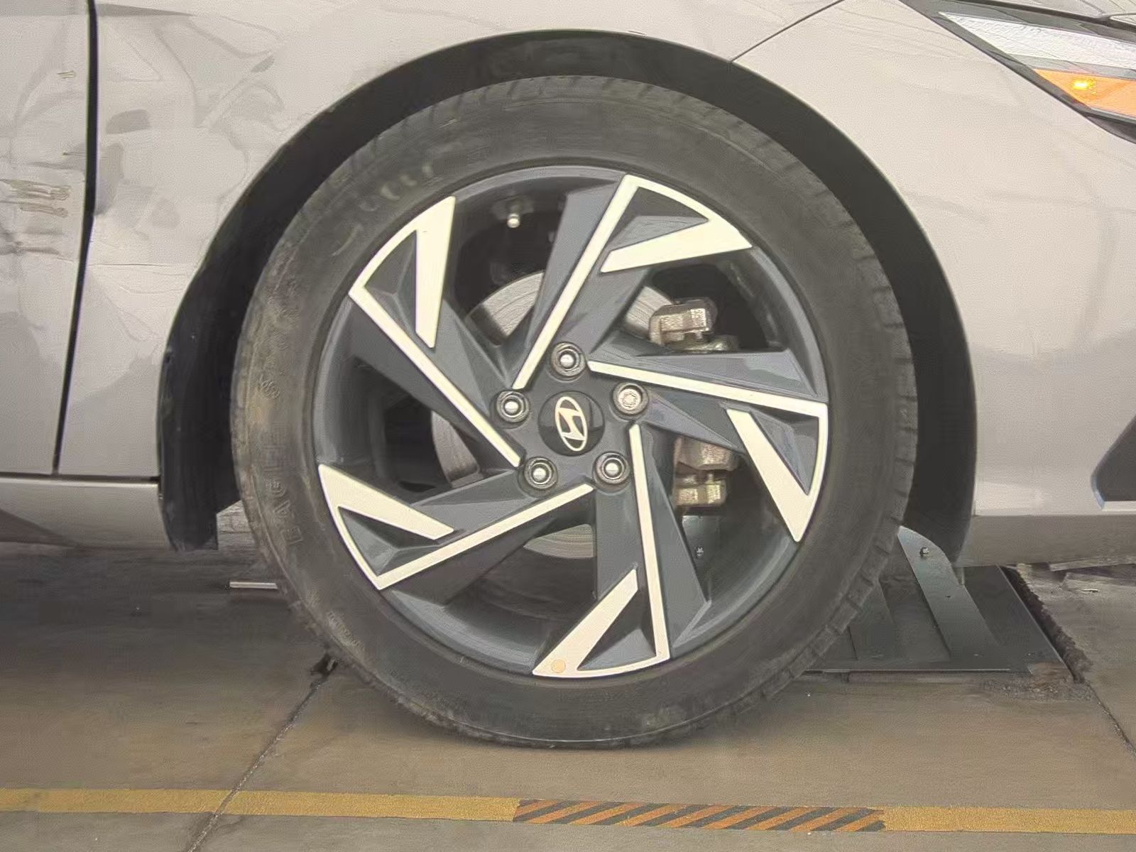 2024 Hyundai Elantra SEL FWD