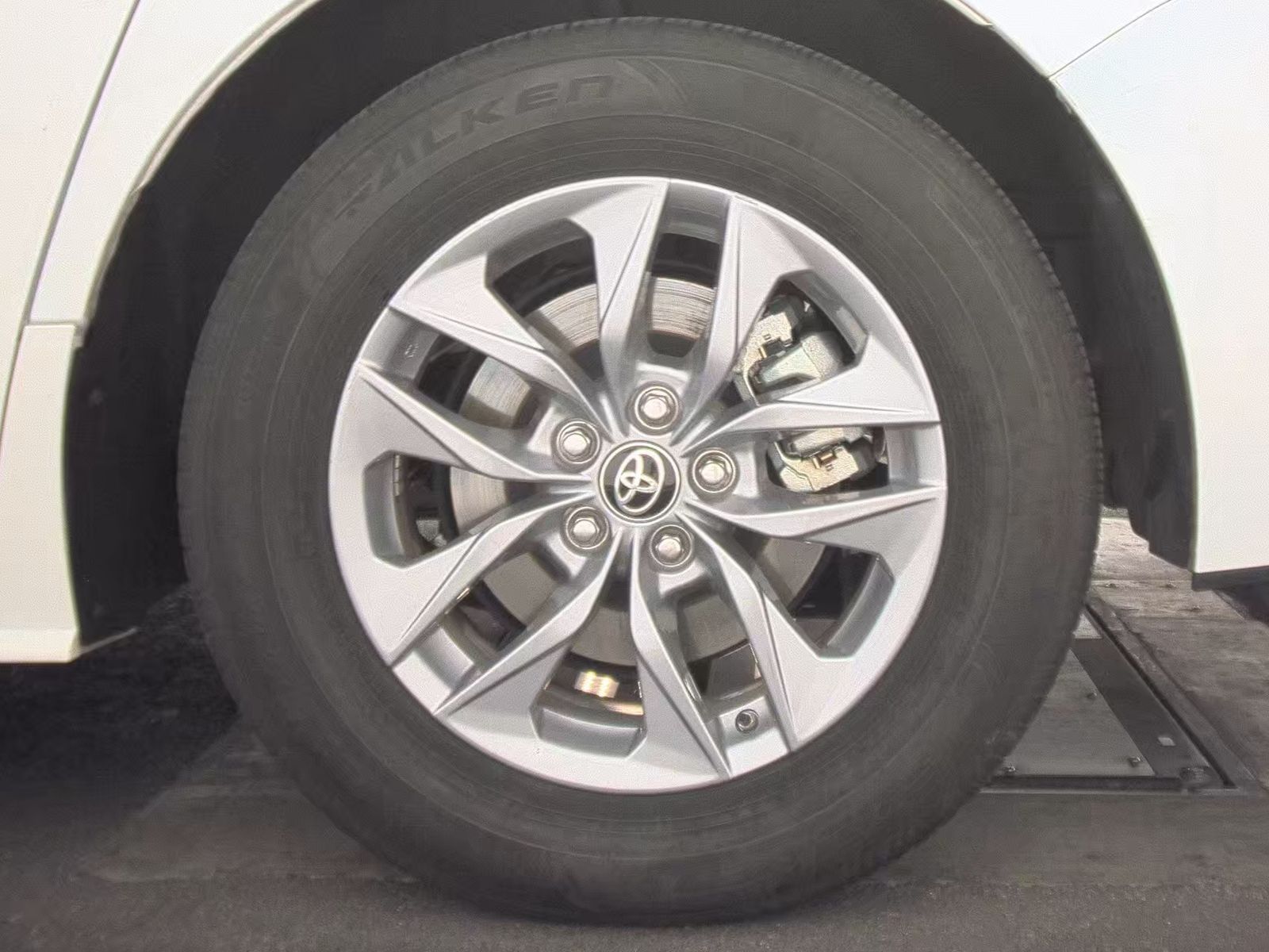 2024 Toyota Sienna LE AWD