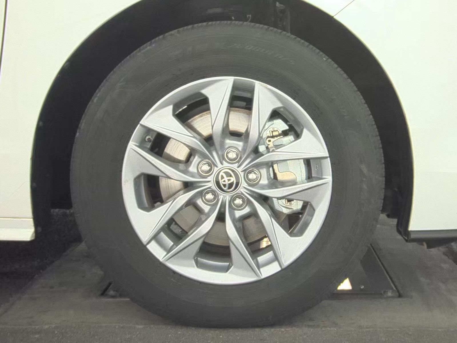 2024 Toyota Sienna LE AWD