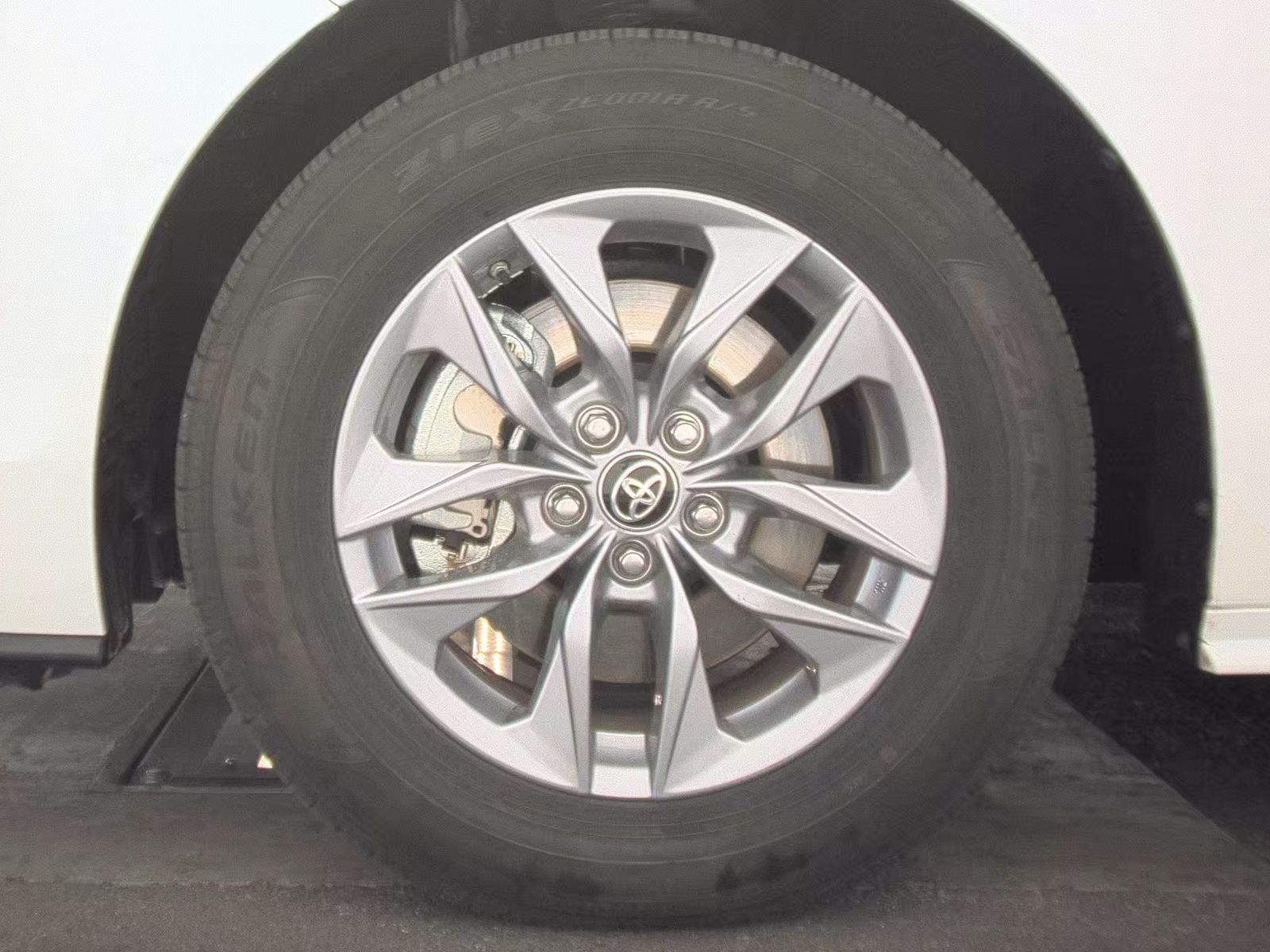 2024 Toyota Sienna LE AWD