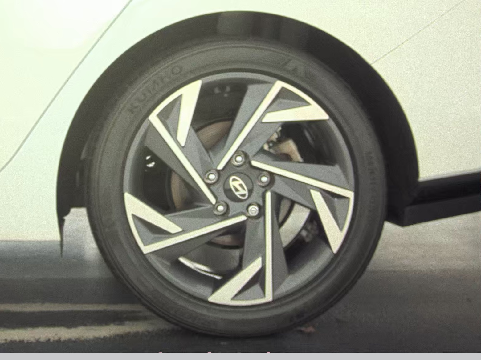 2024 Hyundai Elantra Limited FWD