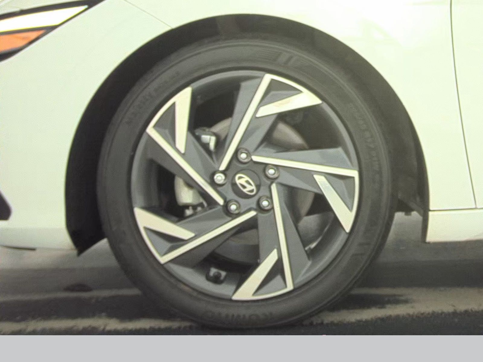 2024 Hyundai Elantra Limited FWD