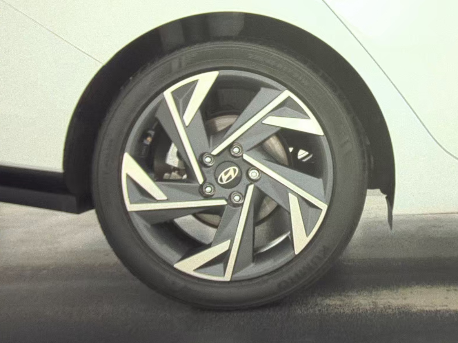 2024 Hyundai Elantra Limited FWD