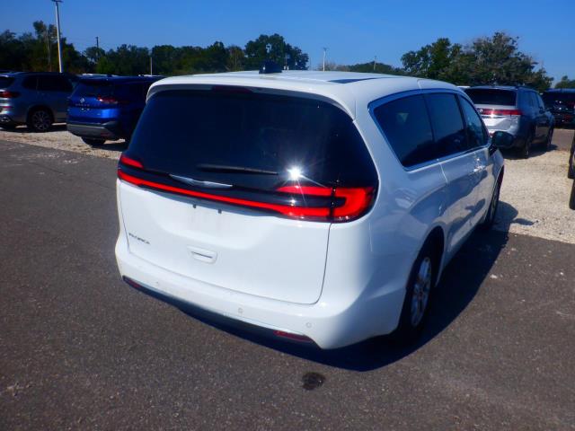 2024 Chrysler Pacifica Touring L FWD