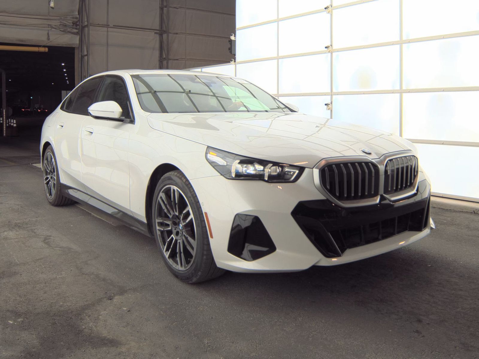 2025 BMW 5 Series 530i RWD