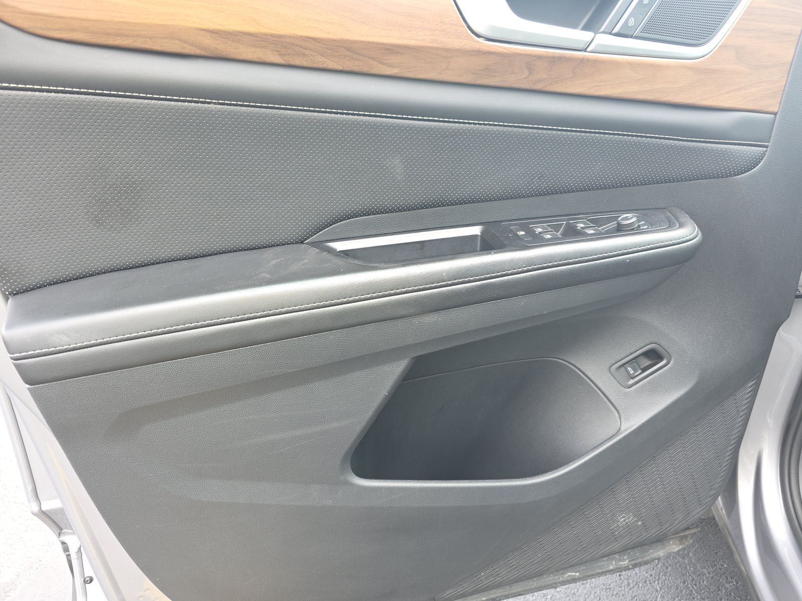 2024 Volkswagen Atlas 2.0T SE FWD