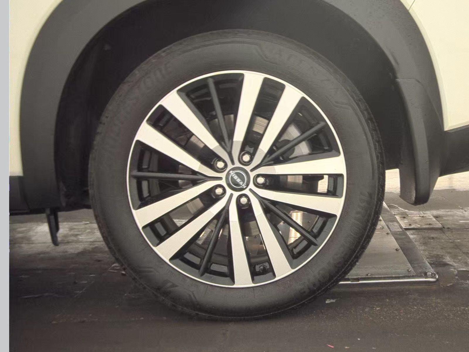 2024 Nissan Pathfinder Platinum FWD