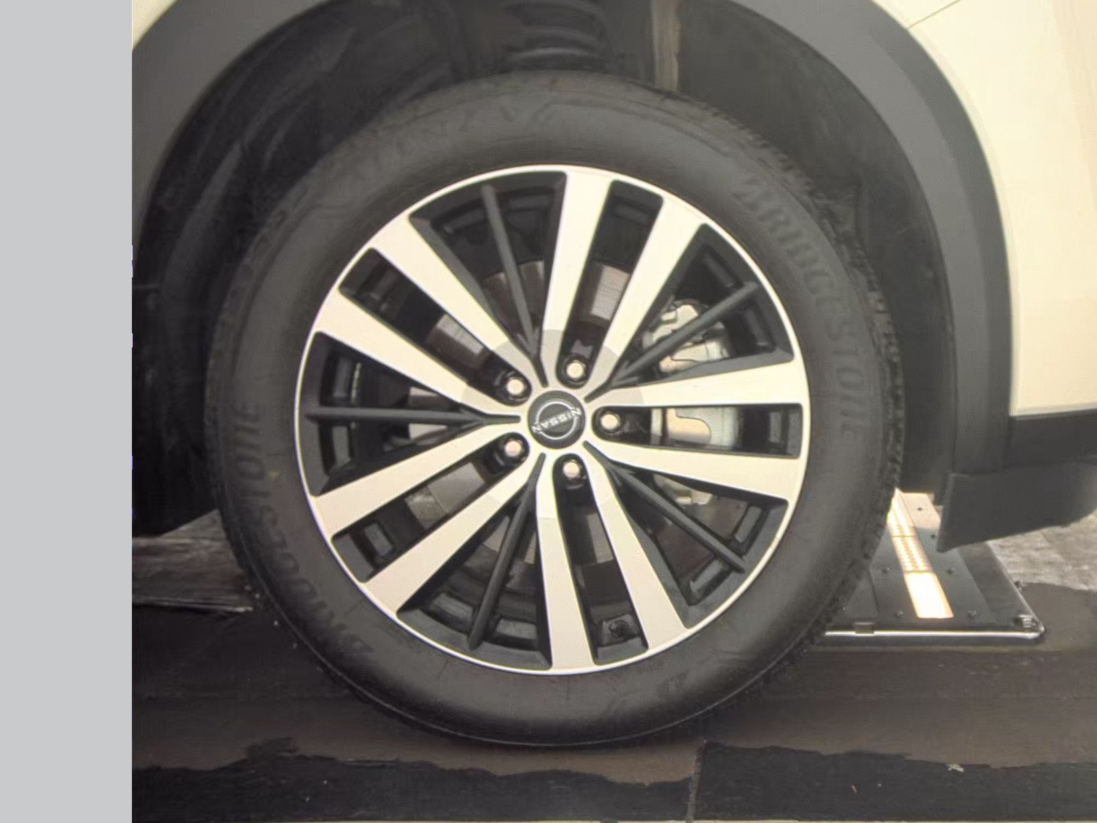 2024 Nissan Pathfinder Platinum FWD