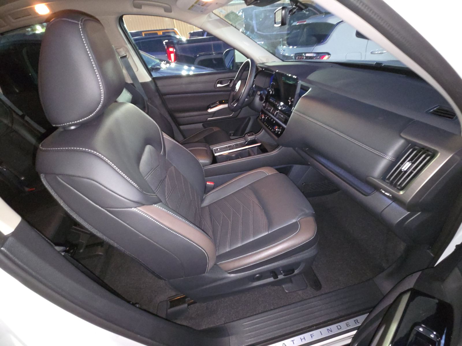 2024 Nissan Pathfinder Platinum FWD