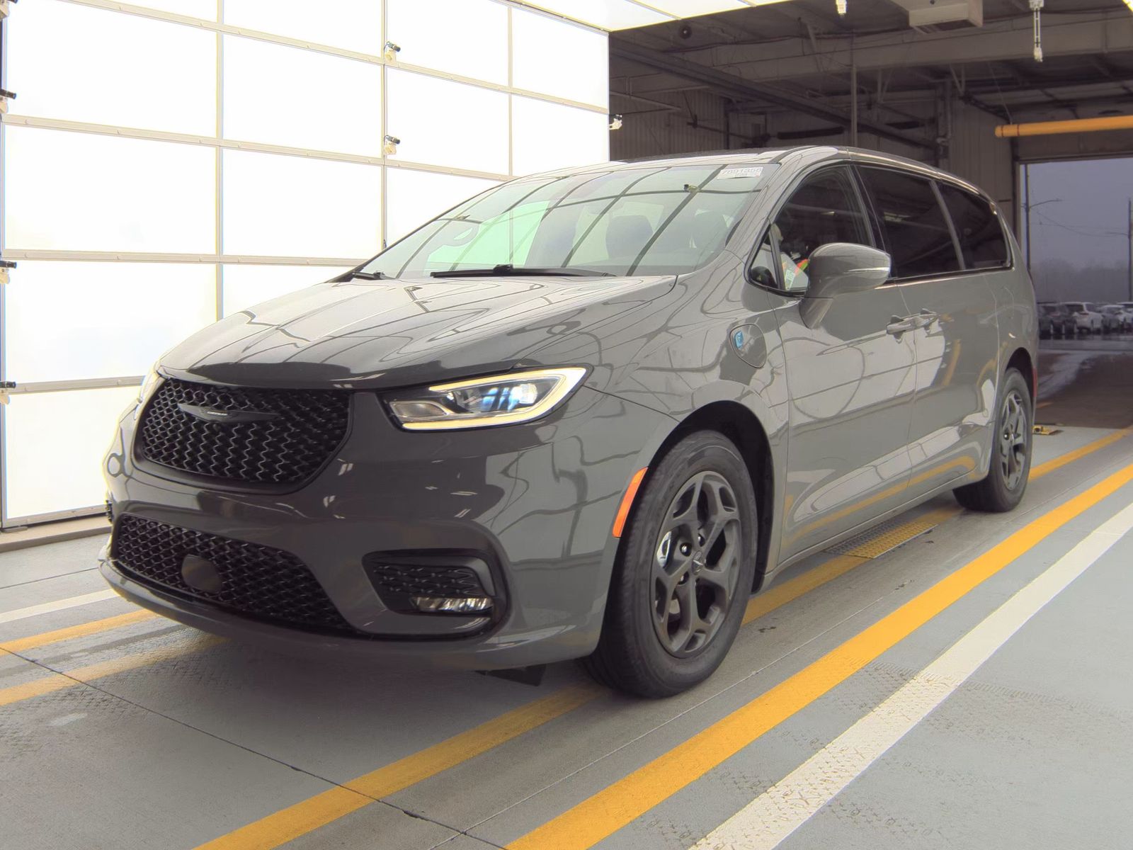 2022 Chrysler Pacifica Hybrid Touring L FWD