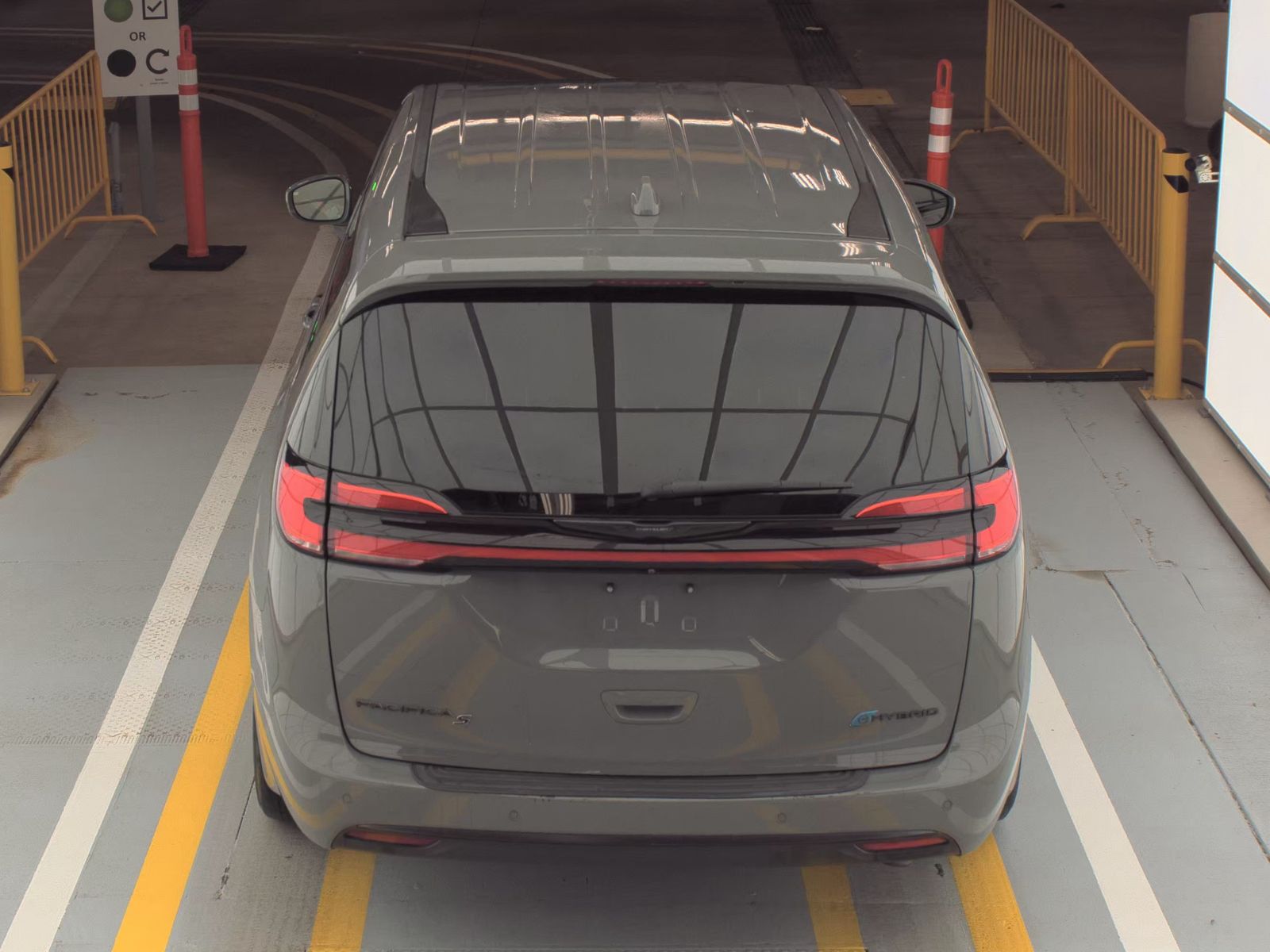 2022 Chrysler Pacifica Hybrid Touring L FWD