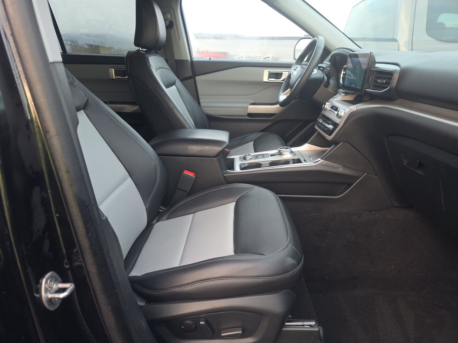 2023 Ford Explorer XLT AWD