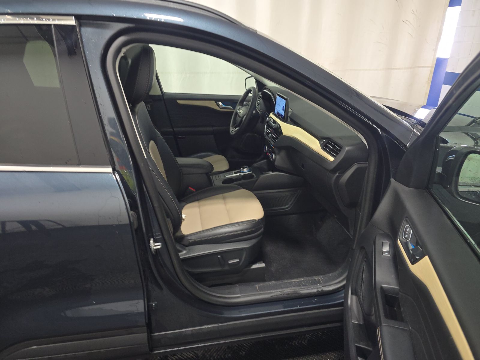 2022 Ford Escape Hybrid Titanium AWD