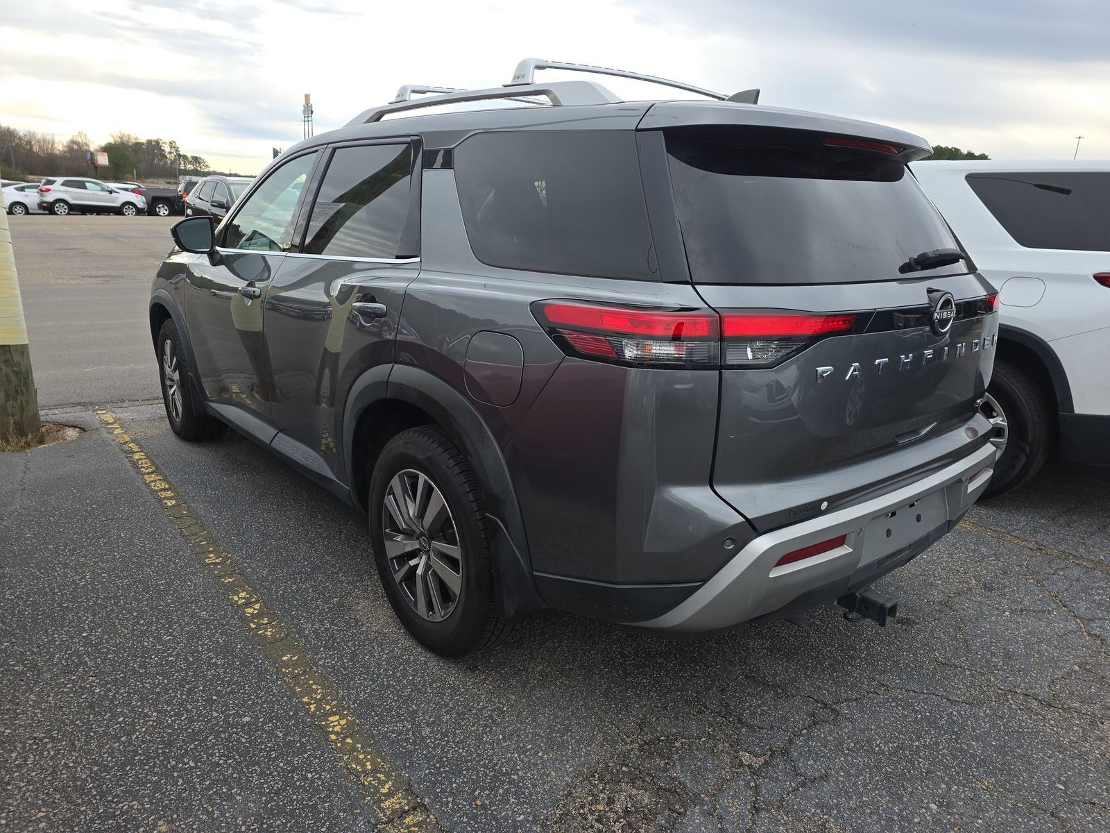 2022 Nissan Pathfinder SL FWD