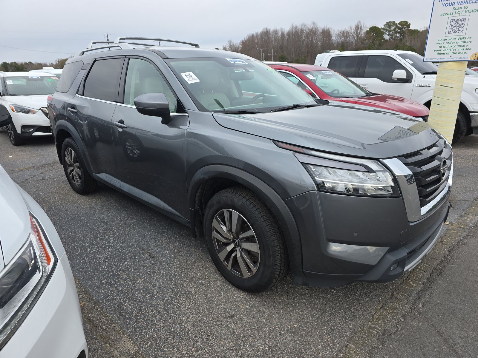 2022 Nissan Pathfinder SL FWD
