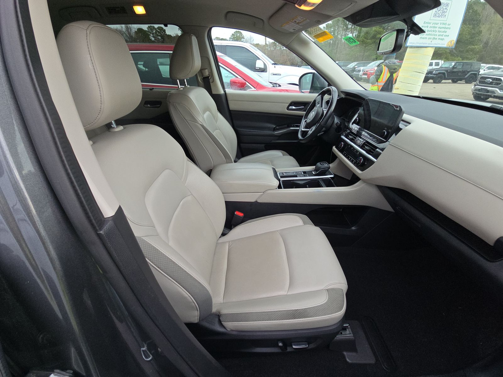 2022 Nissan Pathfinder SL FWD