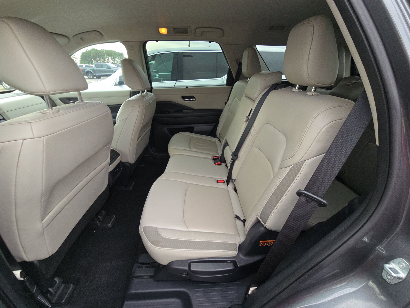 2022 Nissan Pathfinder SL FWD