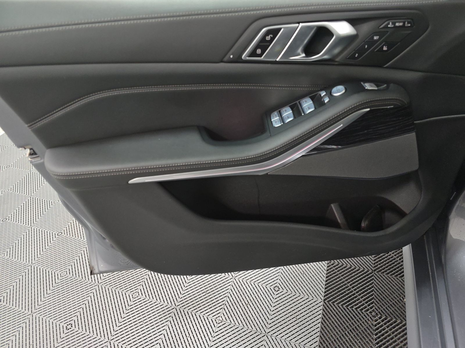 2023 BMW X7 xDrive40i AWD