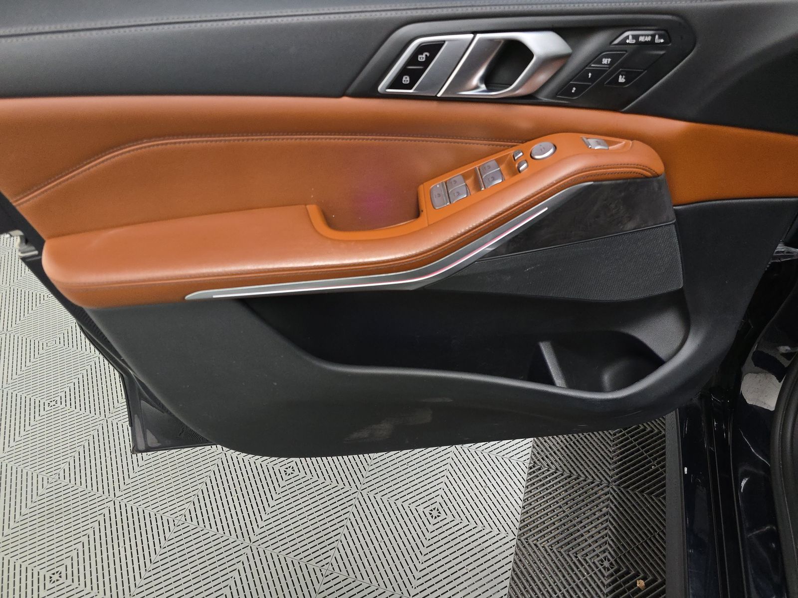 2023 BMW X7 xDrive40i AWD