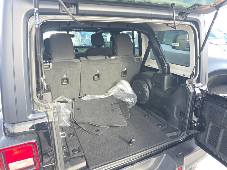 2022 Jeep Wrangler Unlimited Sahara AWD