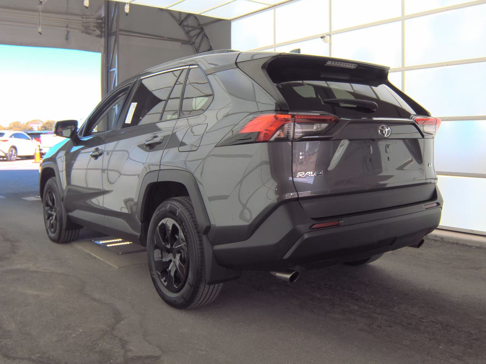 2020 Toyota RAV4 LE FWD
