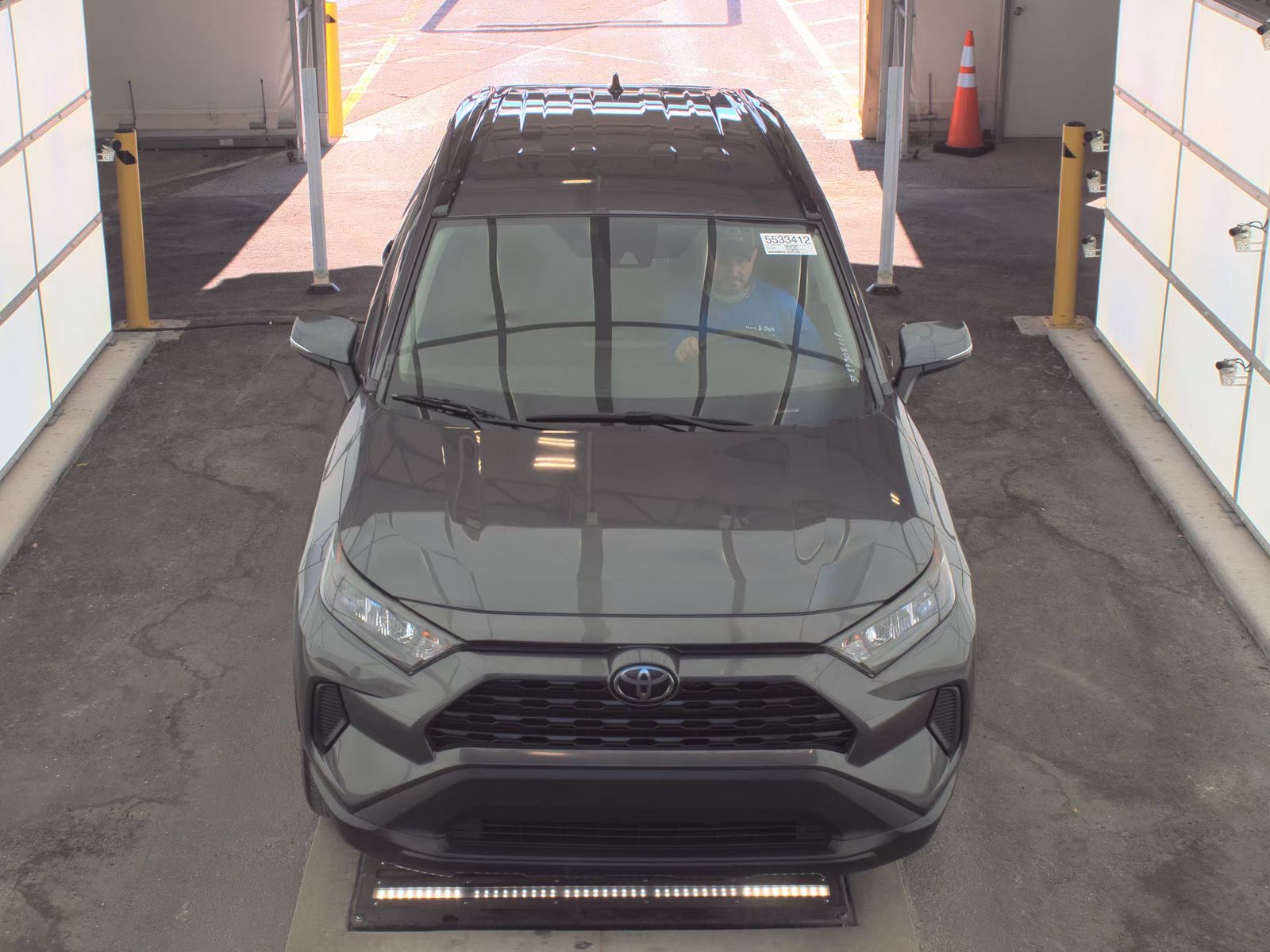 2020 Toyota RAV4 LE FWD