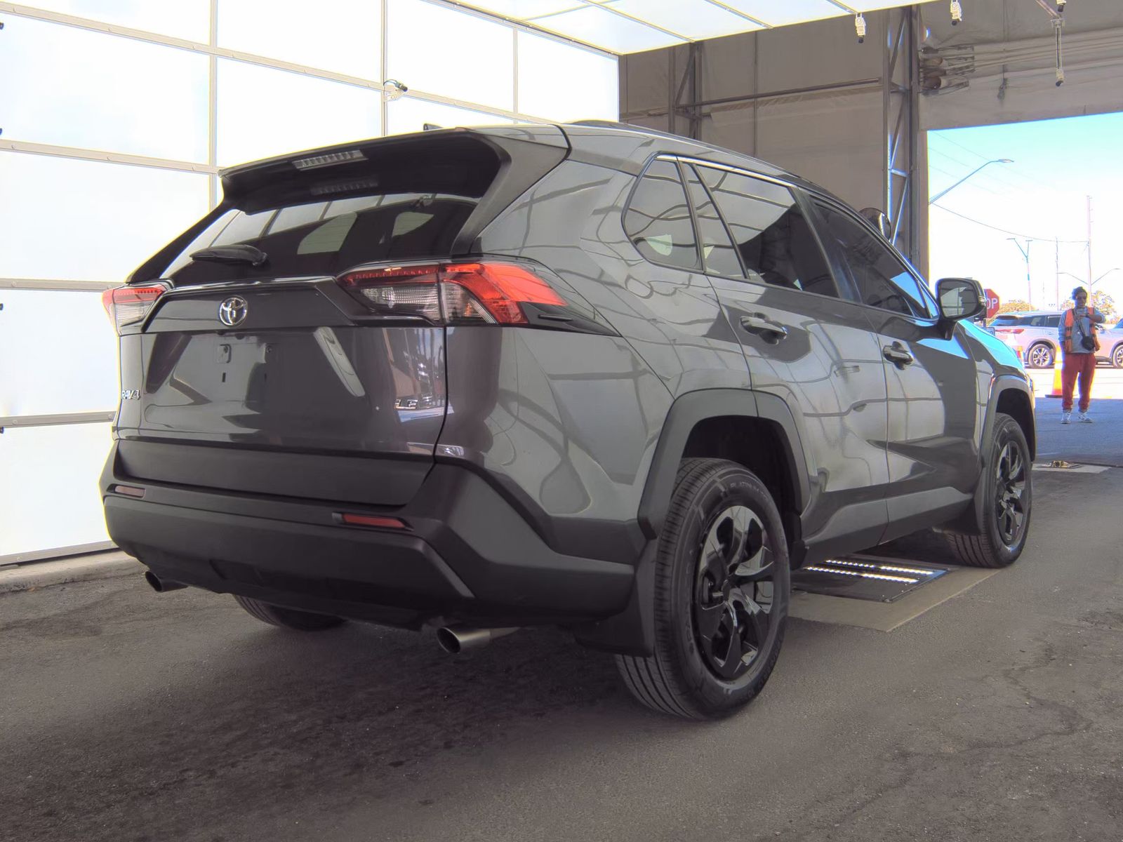 2020 Toyota RAV4 LE FWD