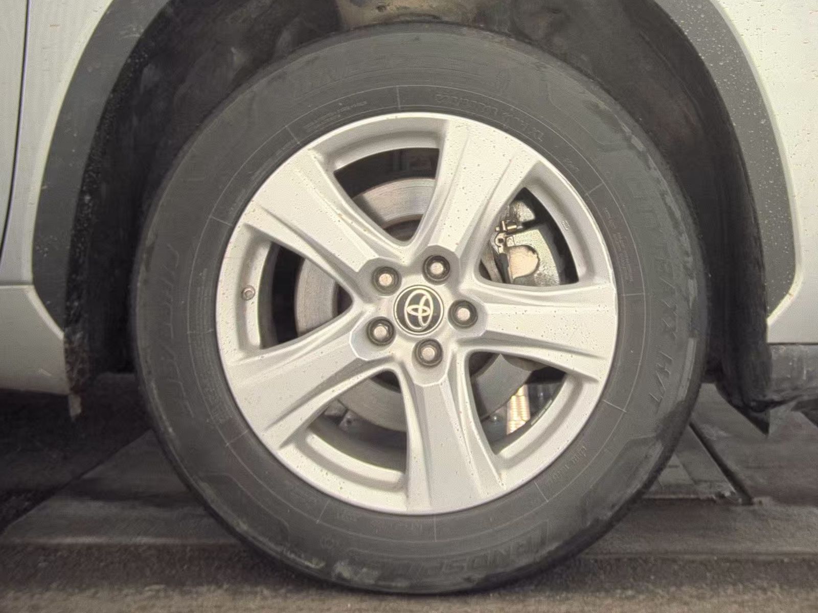 2020 Toyota Highlander LE FWD