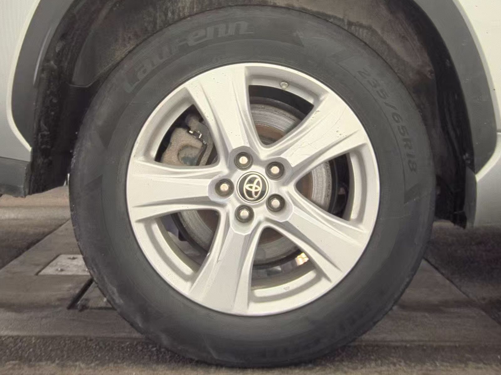 2020 Toyota Highlander LE FWD