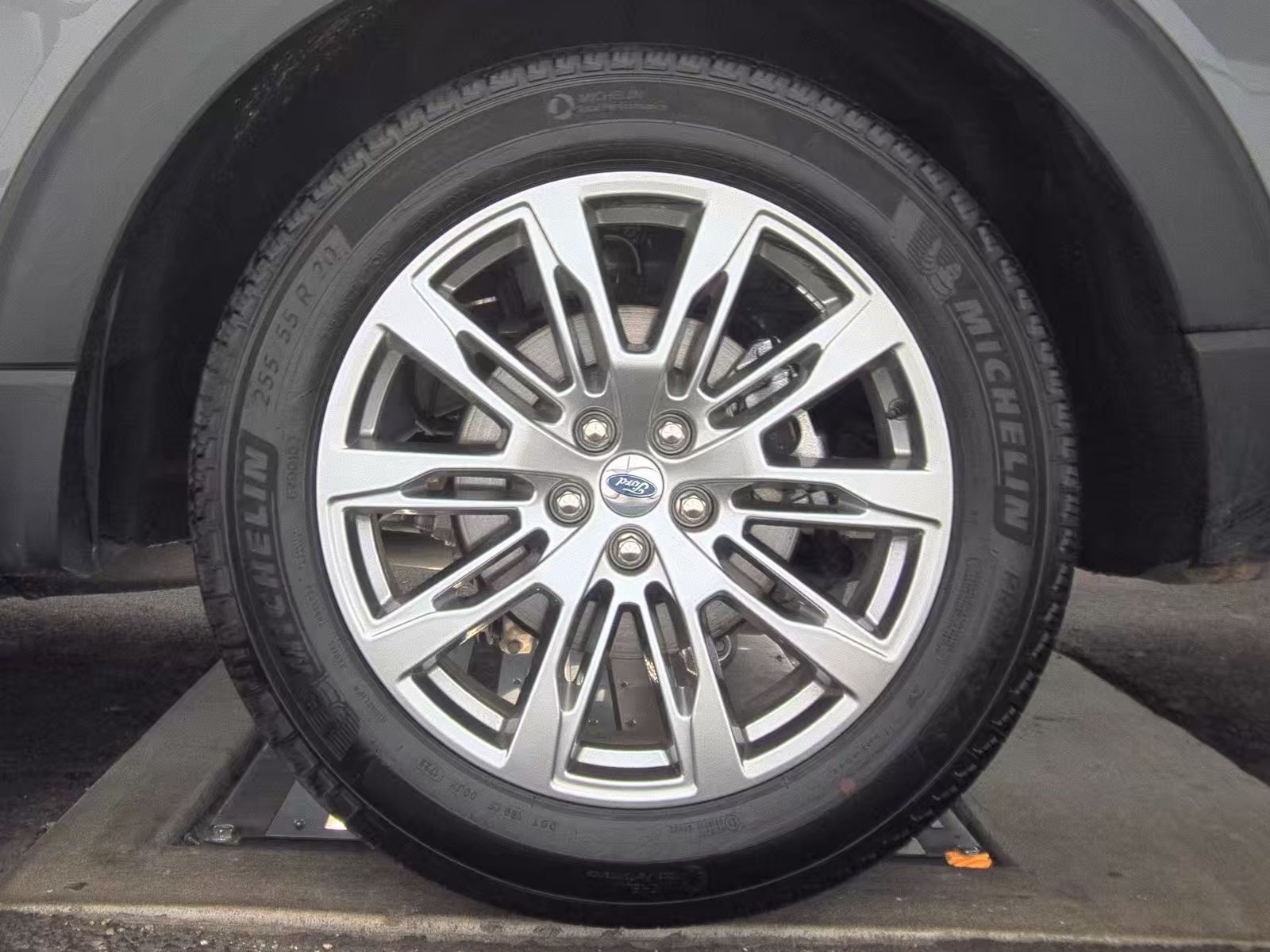 2025 Ford Explorer Platinum RWD