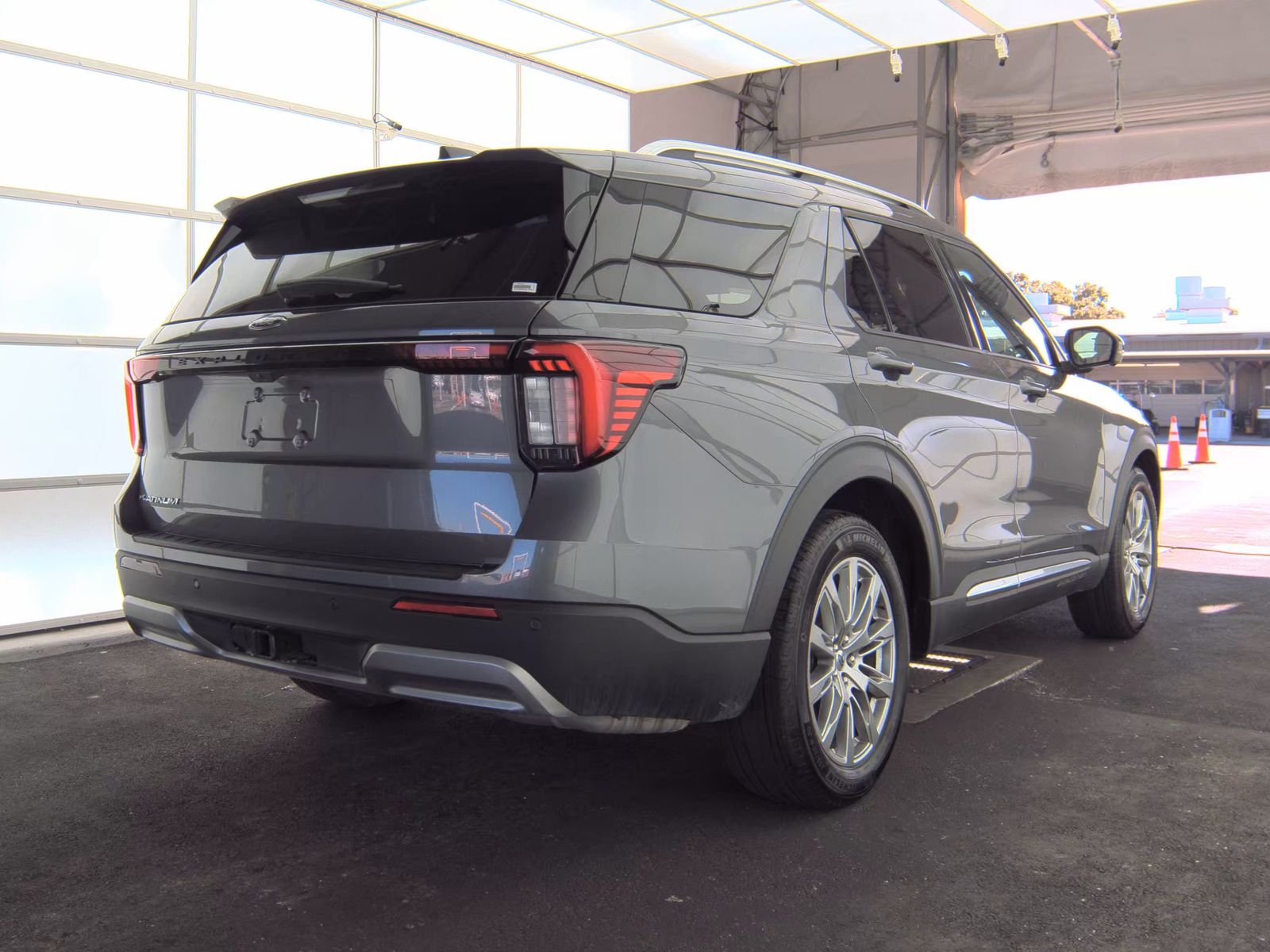 2025 Ford Explorer Platinum RWD