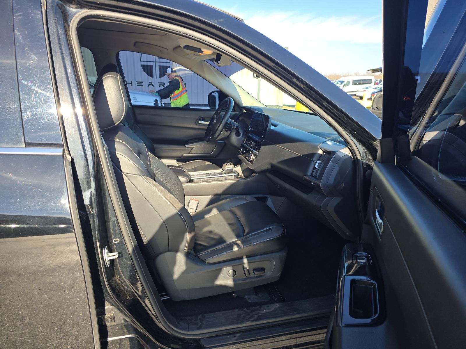 2024 Nissan Pathfinder SL FWD