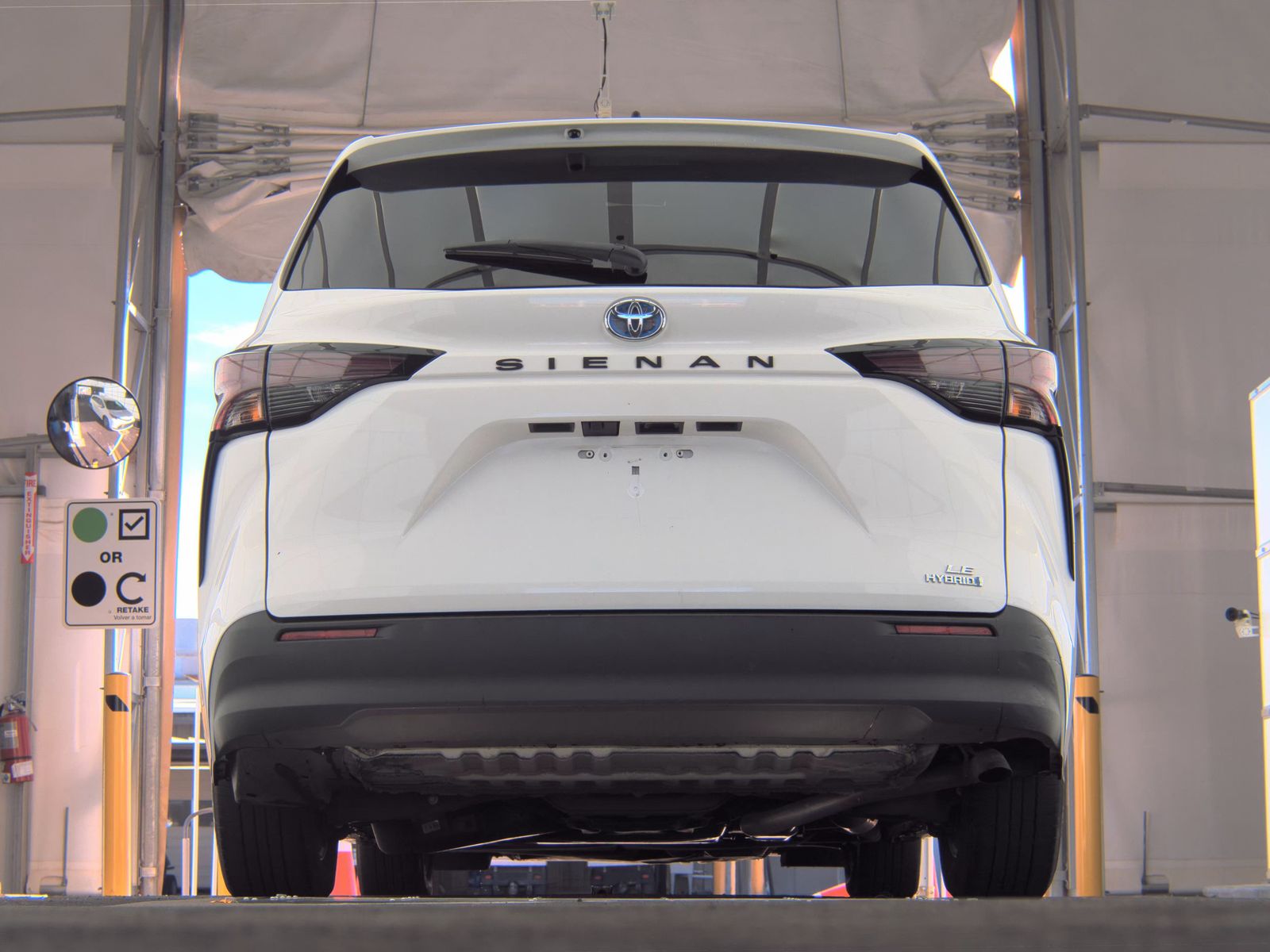 2024 Toyota Sienna LE FWD