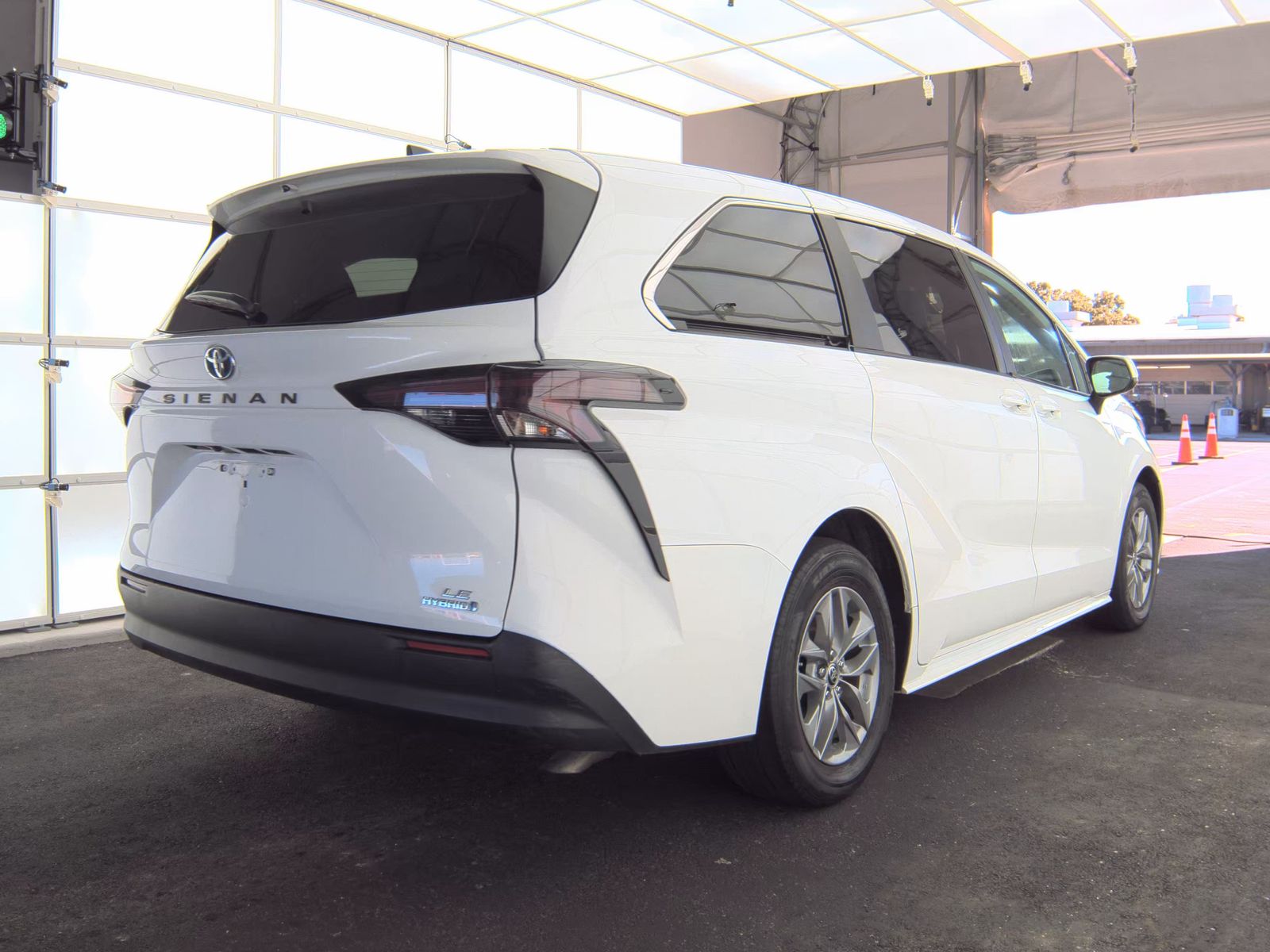 2024 Toyota Sienna LE FWD