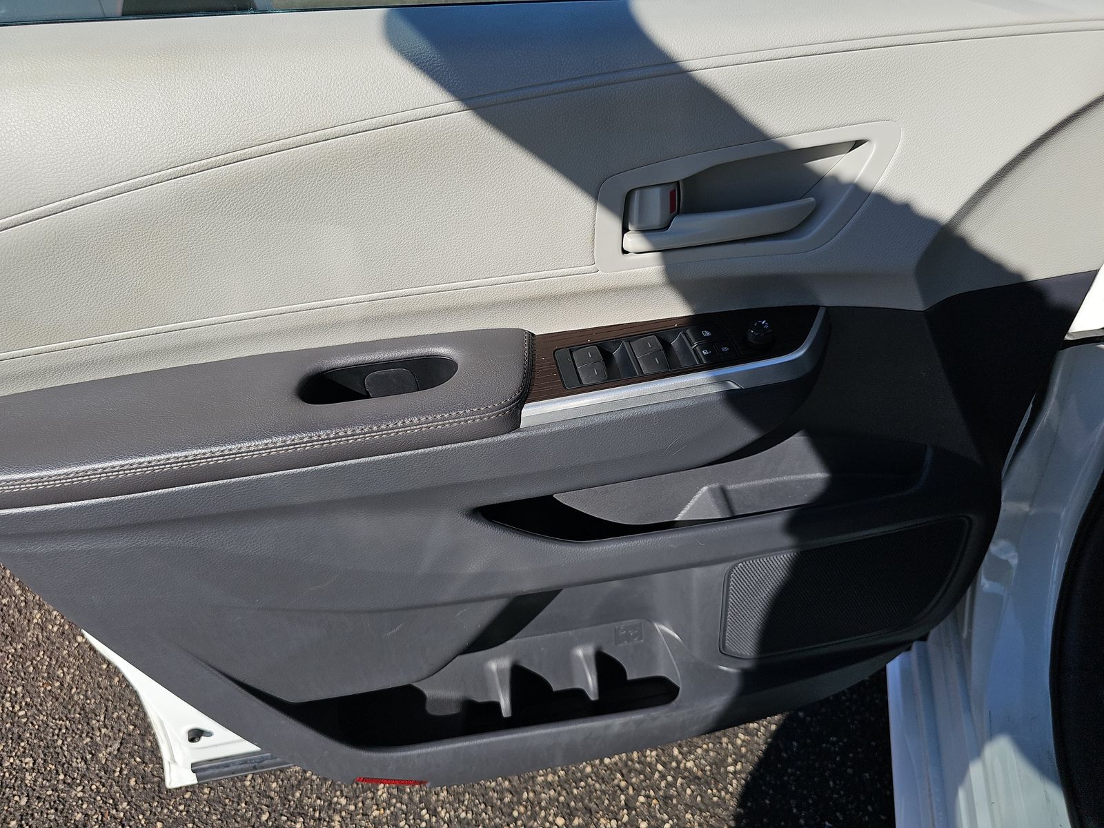 2024 Toyota Sienna LE FWD