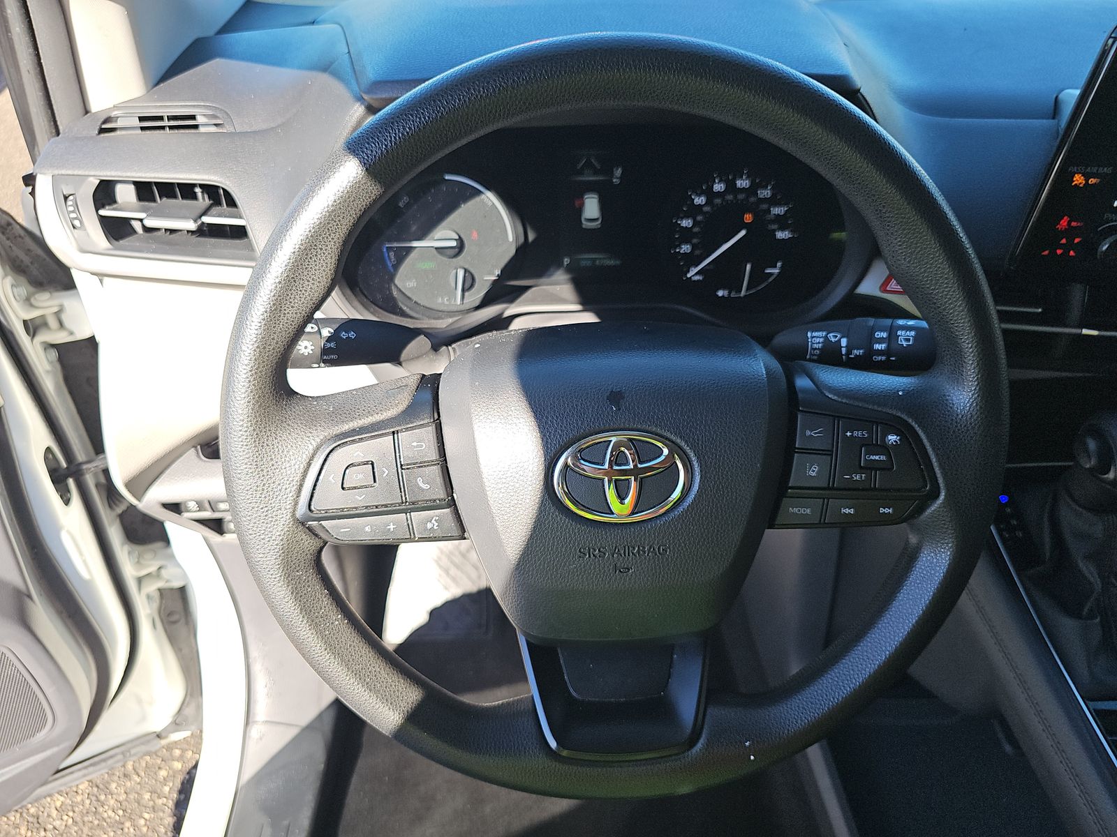 2024 Toyota Sienna LE FWD