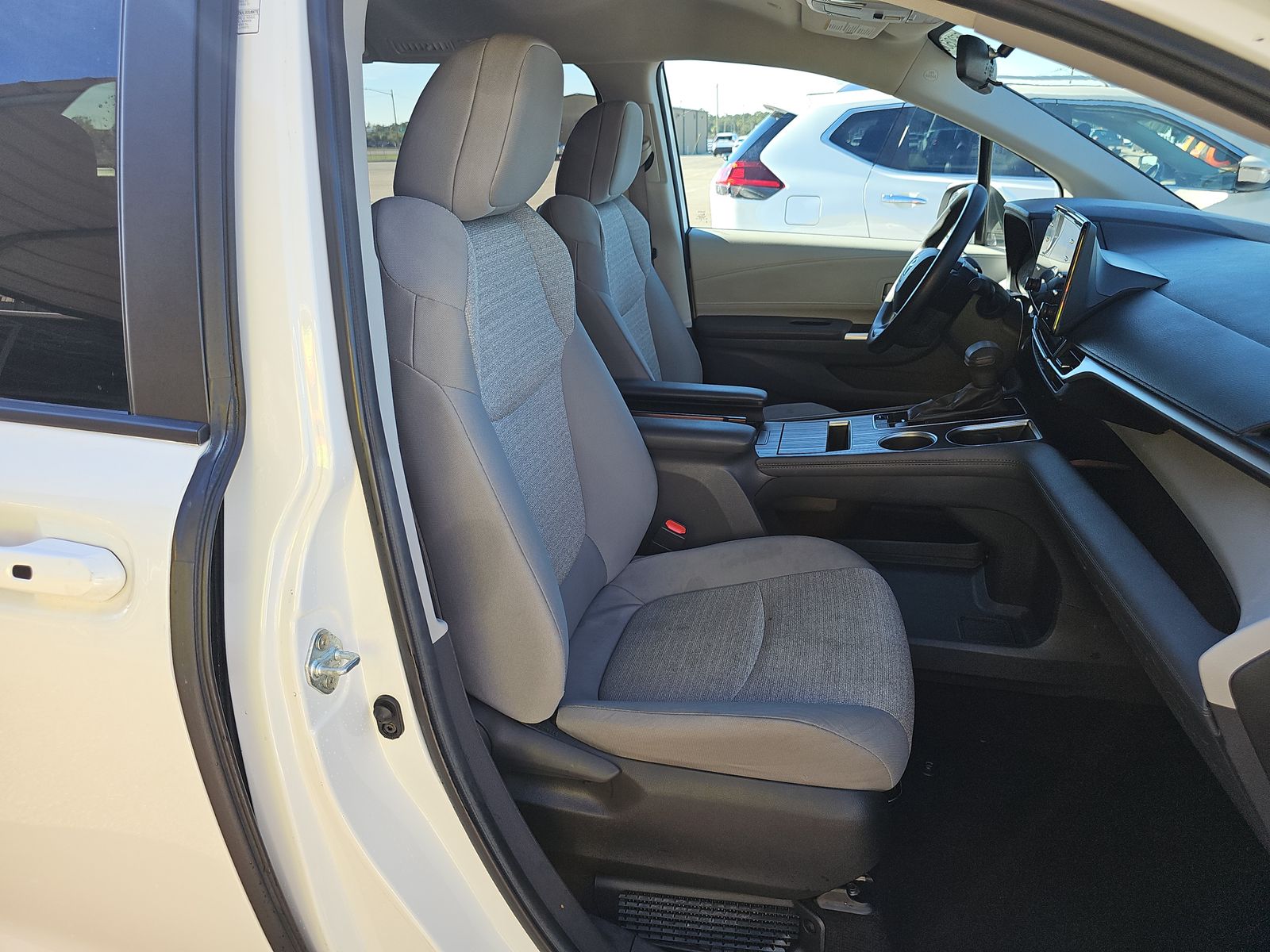 2024 Toyota Sienna LE FWD