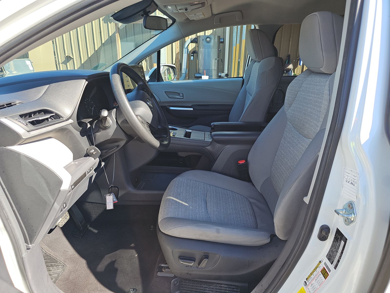 2024 Toyota Sienna LE FWD