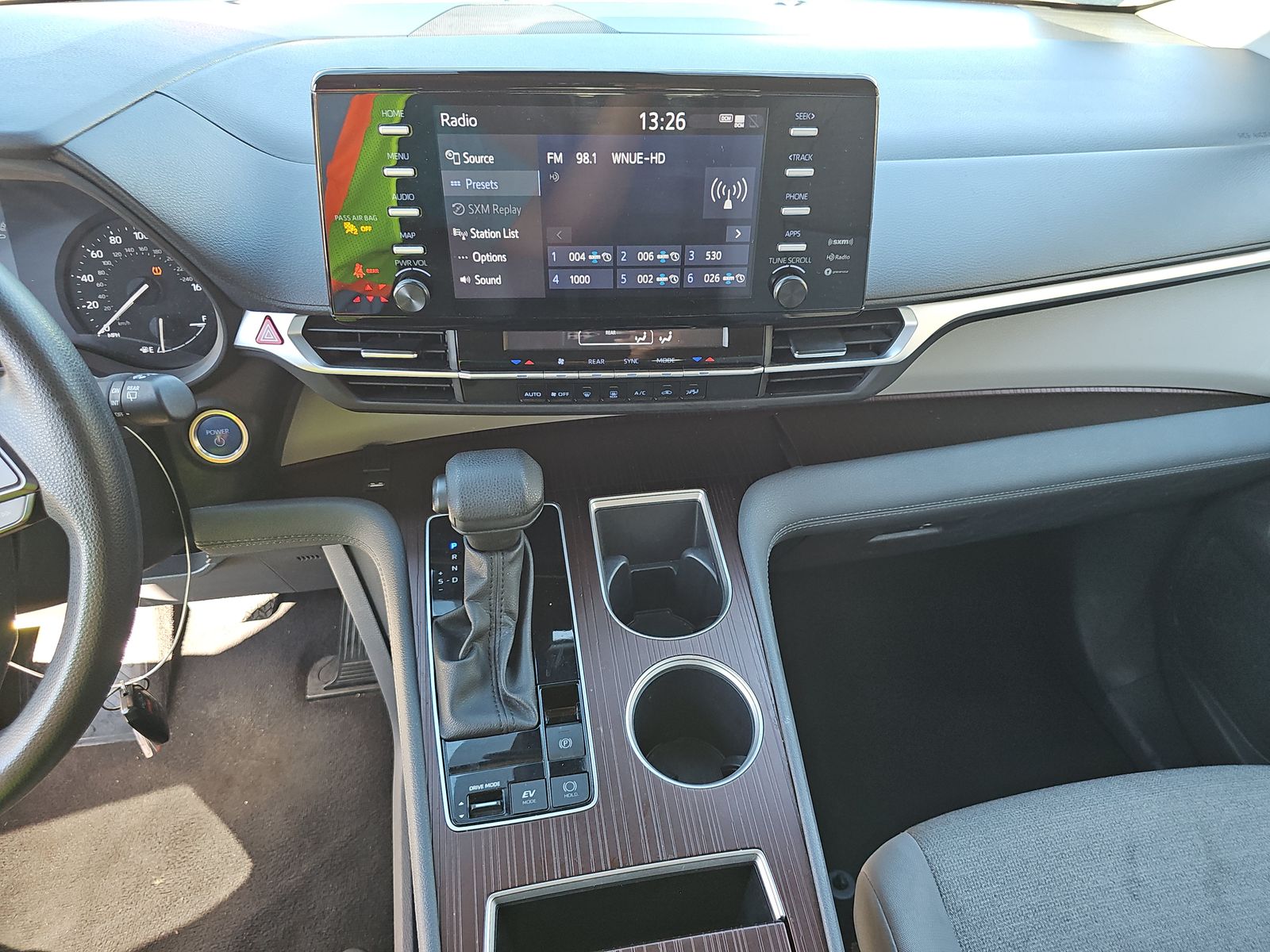 2024 Toyota Sienna LE FWD