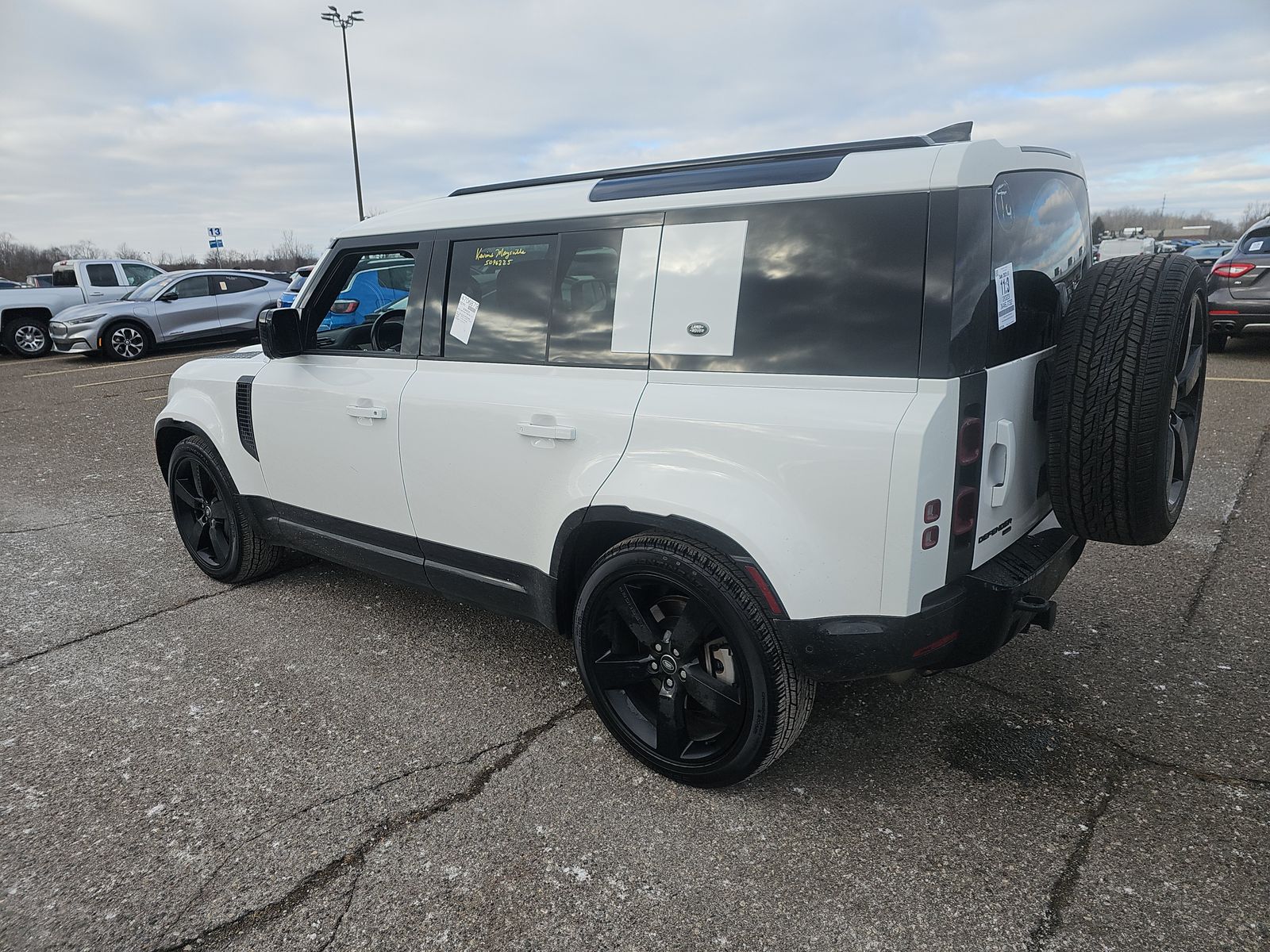 2023 Land Rover Defender 110 X-Dynamic SE AWD