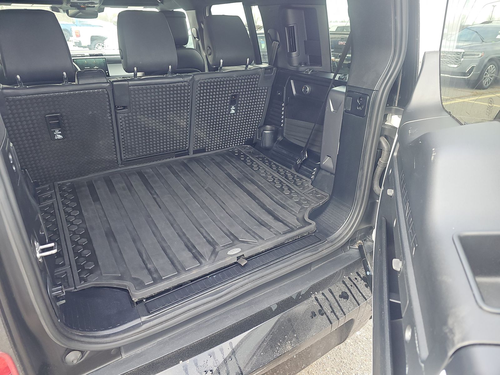 2023 Land Rover Defender 110 X-Dynamic SE AWD