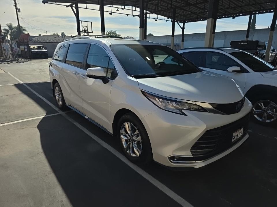 2024 Toyota Sienna Limited FWD