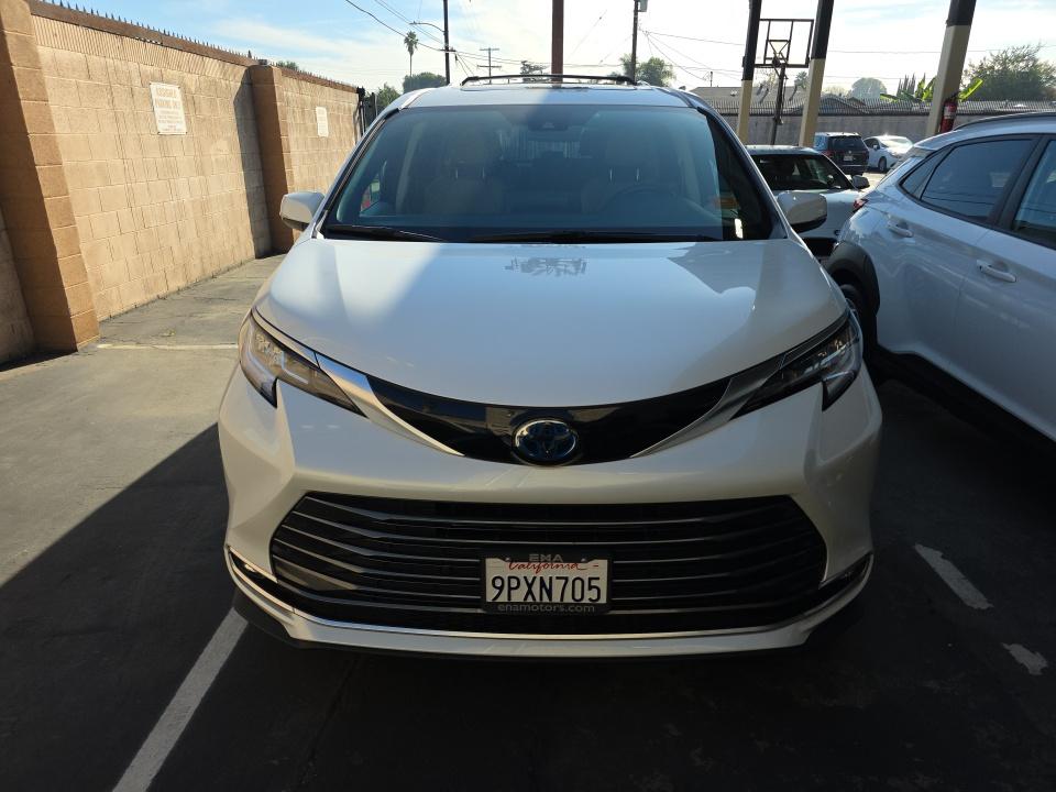2024 Toyota Sienna Limited FWD