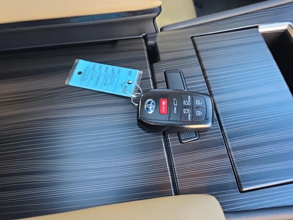 2024 Toyota Sienna Limited FWD