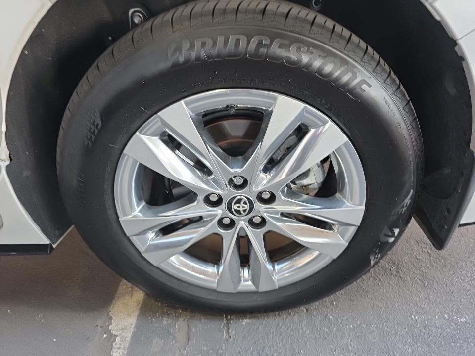 2024 Toyota Sienna Limited FWD